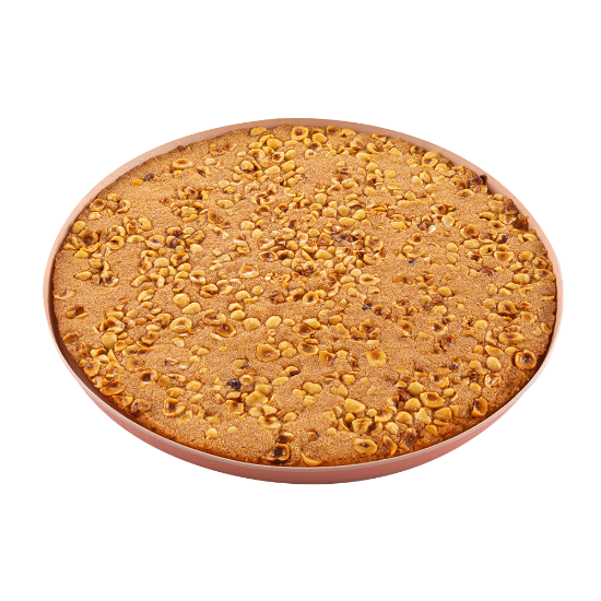 طبق فورمة بسبوسة بندق وسط